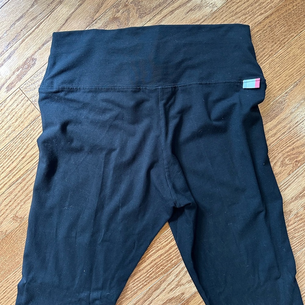 Made in Canada Women’s Black Leggings - Picture 5 of 5